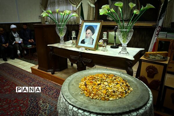 نیایش و ادای احترام  زرتشتیان در سی امین سالگرد ارتحال حضرت امام خمینی (ره)