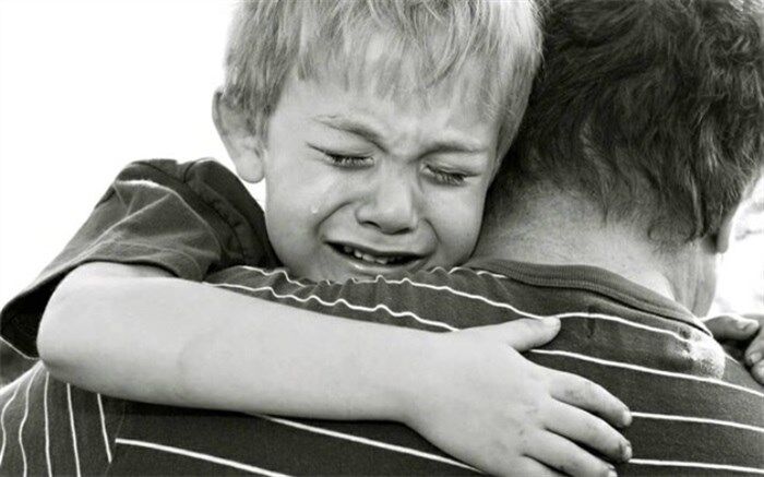با کودکانی که والدینشان را از دست داده‌اند چگونه برخورد کنیم؟