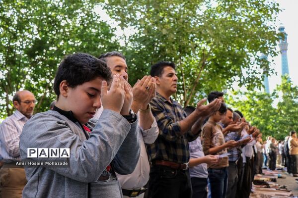 اقامه نماز عید سعید فطر در ارومیه