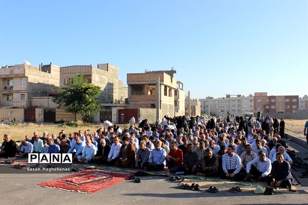 نماز عیدسعید فطردر آستان مقدس امامزاده عیسی(ع) اسلامشهر