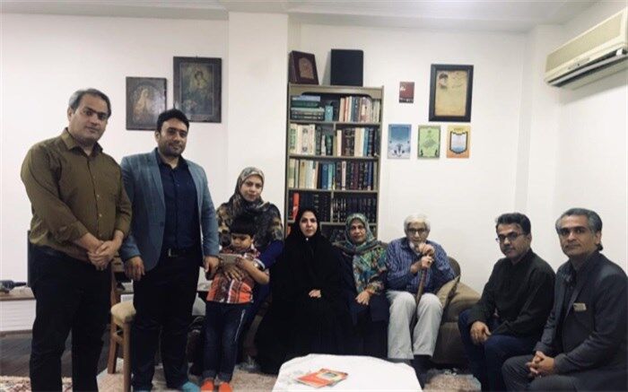 هنرمندان پیشکسوت نقش آموزگار ایفا می کنند