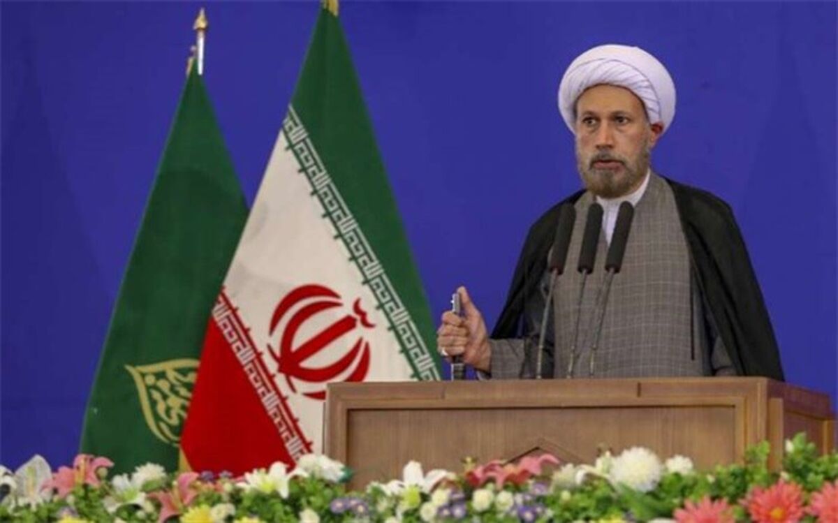 امام جمعه شیراز: هدف از تحریم‌های دشمن ایجاد فشار است و نباید بترسیم