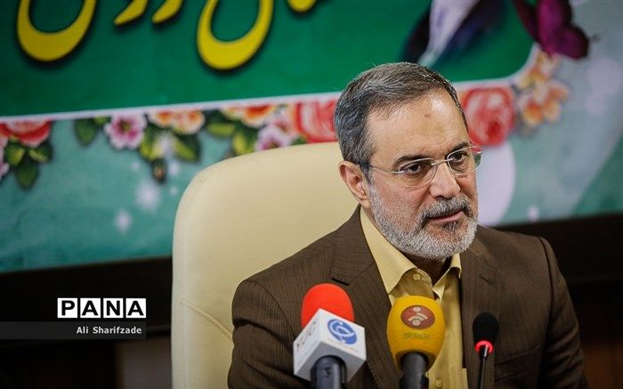 ما را برای غلبه بر مشکلات و فراهم آوردن شرایط مناسب و شایسته در مدارس دعا کنید