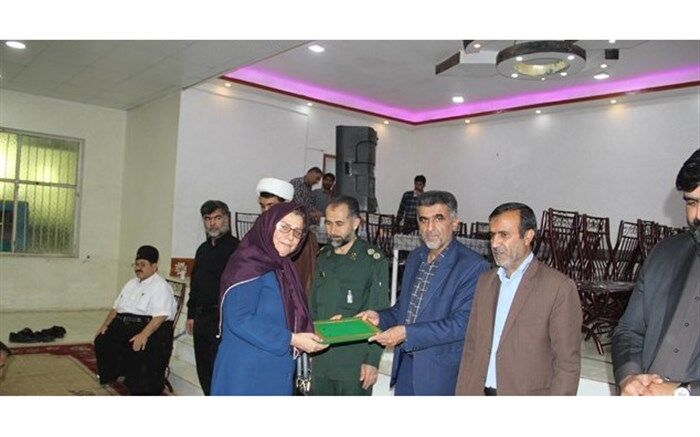 تقدیر از خانواده های شهدای گرانقدرعملیات بیت المقدس به میزبانی آموزش و پرورش مسجدسلیمان