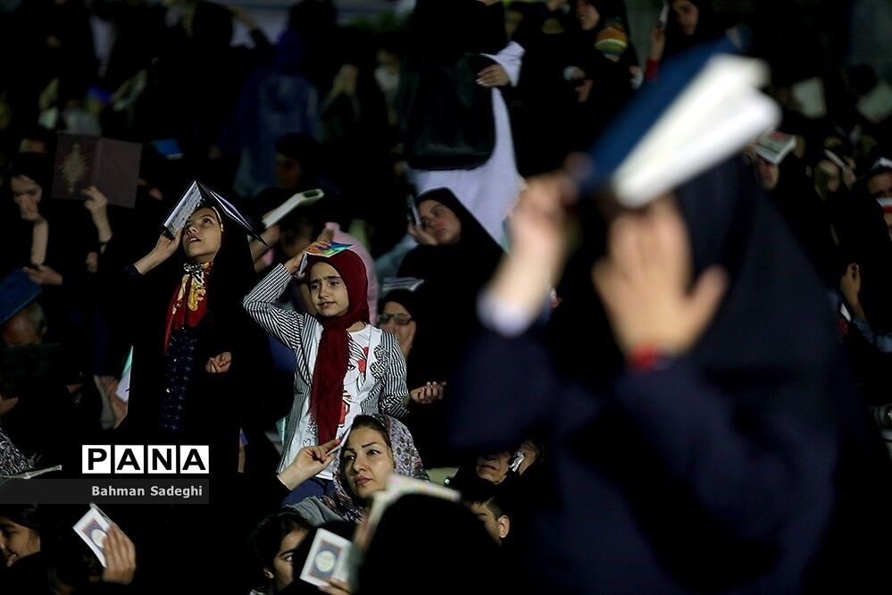 مراسم احیای شب بیست و یکم  ماه مبارک رمضان در امامزاده پنج تن