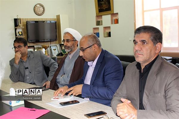 کارگروه فرم مدارس در کارخانه پشم بافی آسیا