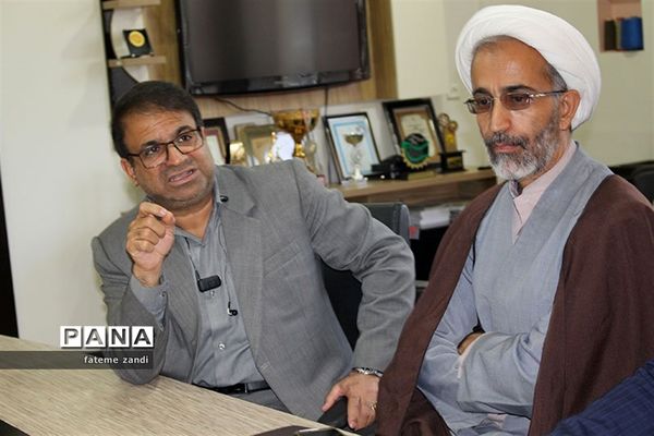 کارگروه فرم مدارس در کارخانه پشم بافی آسیا