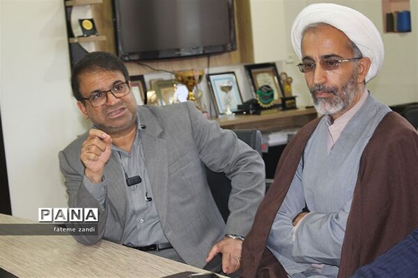 کارگروه فرم مدارس در کارخانه پشم بافی آسیا