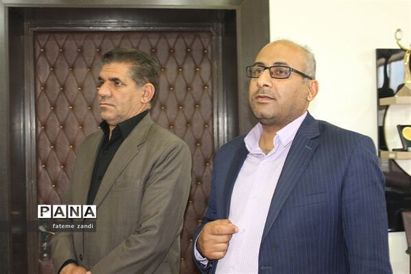 کارگروه فرم مدارس در کارخانه پشم بافی آسیا