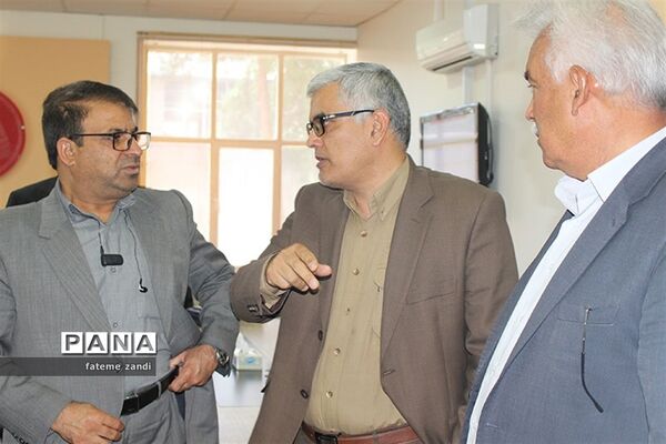 کارگروه فرم مدارس در کارخانه پشم بافی آسیا