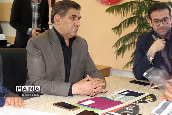 کارگروه فرم مدارس در کارخانه پشم بافی آسیا