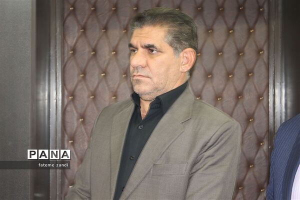 کارگروه فرم مدارس در کارخانه پشم بافی آسیا