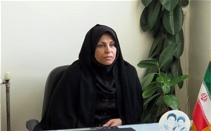 معلم نمونه استانی از شهرستان عجب شیر: همیشه فرصت نقد عملکرد خودم را به اولیا و دانش آموزان می دهم