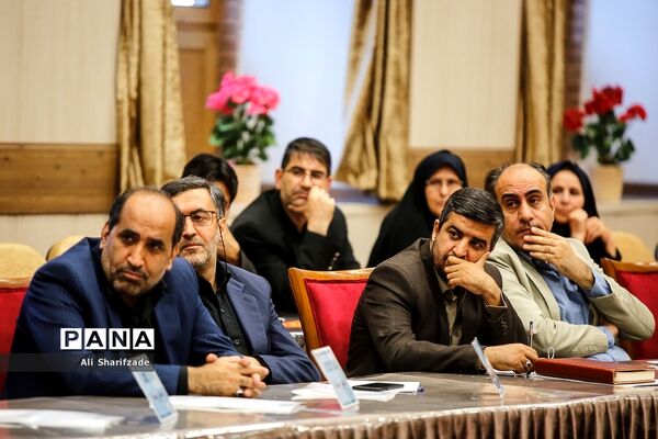 نشست صمیمی وزیرآموزش و پرورش با مدیران رسانه