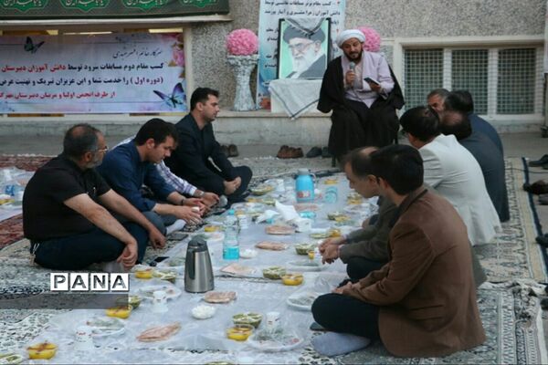 ضیافت افطاری در دبیرستان غیرانتفاعی مهرگان شهرقدس
