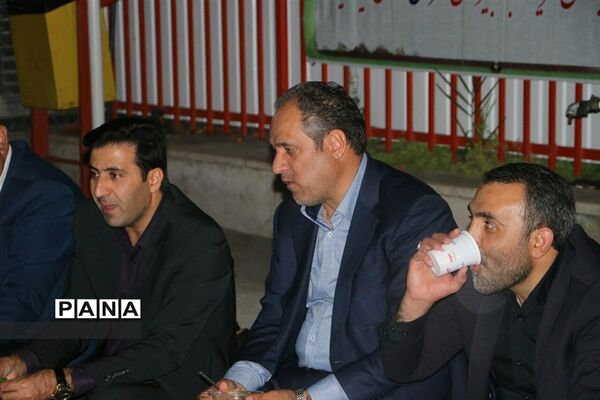 ضیافت افطاری در دبیرستان غیرانتفاعی مهرگان شهرقدس