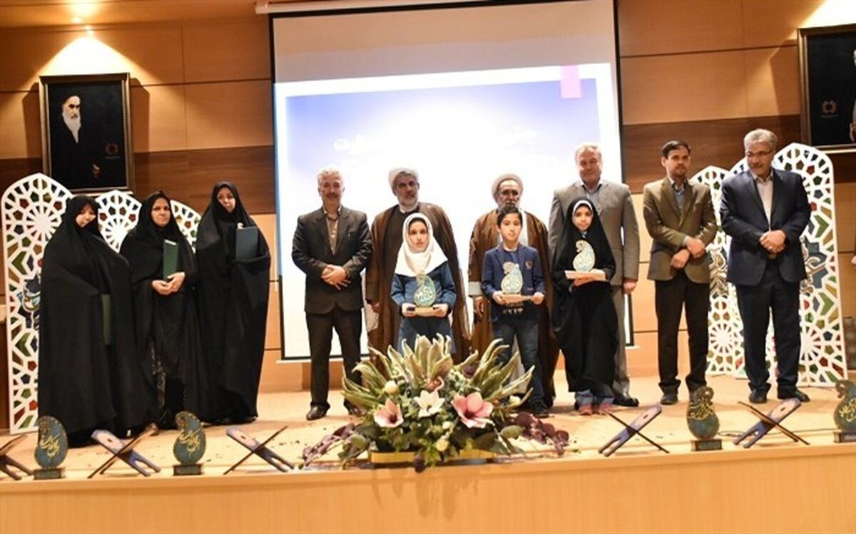 جشن شکرگزاری یادگیری مهارت روخوانی و روان خوانی قرآن کریم توسط 122 هزار دانش آموز پایه سوم ابتدایی استان