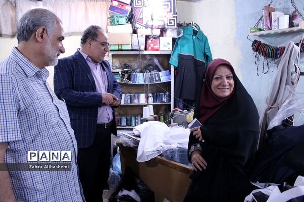 بازدید رئیس سازمان دانش آموزی تهران از روند تولید لباس فرم دانش‌آموزی
