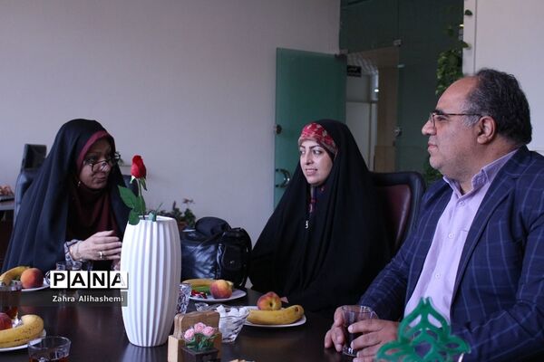 بازدید رئیس سازمان دانش آموزی تهران از روند تولید لباس فرم دانش‌آموزی