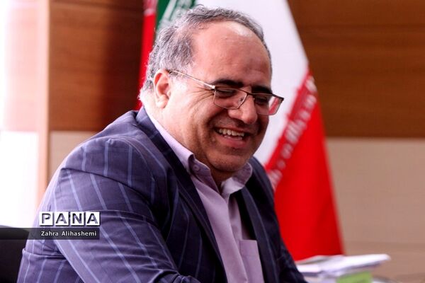 بازدید رئیس سازمان دانش آموزی تهران از روند تولید لباس فرم دانش‌آموزی