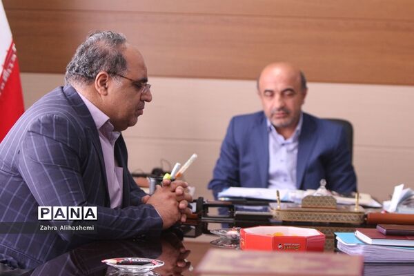 بازدید رئیس سازمان دانش آموزی تهران از روند تولید لباس فرم دانش‌آموزی