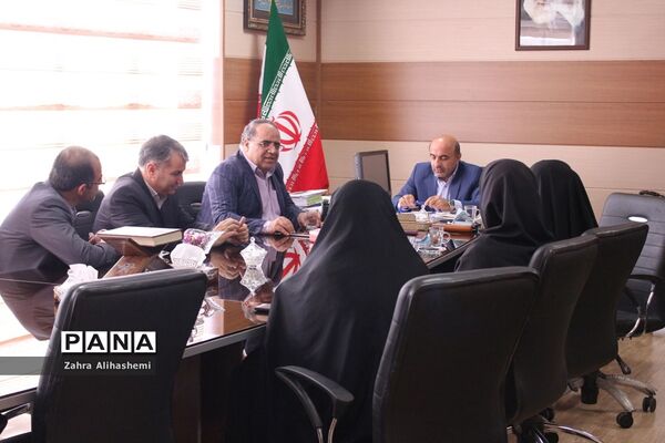 بازدید رئیس سازمان دانش آموزی تهران از روند تولید لباس فرم دانش‌آموزی