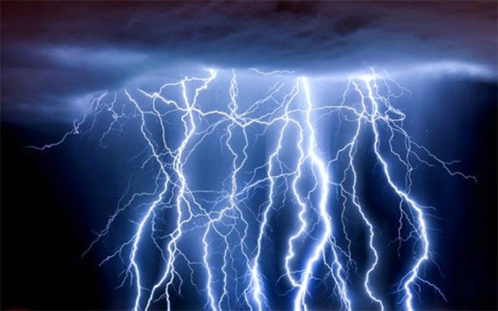 صاعقه جان جوان18 ساله را در تسوج  گرفت