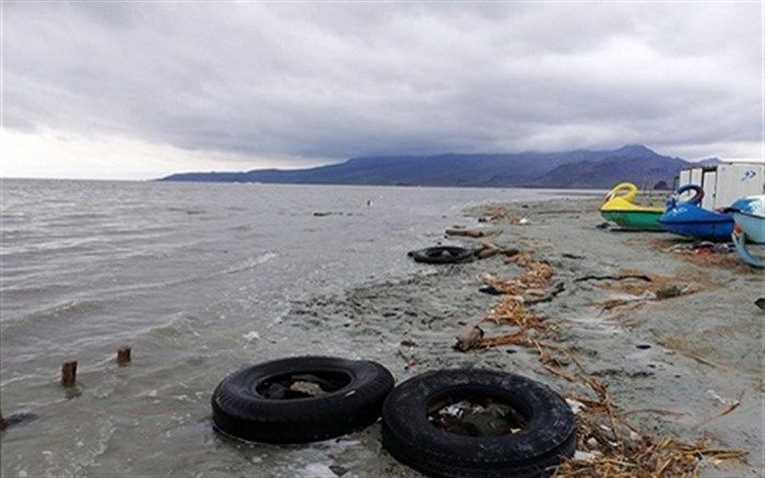 ساحل شنی در دریاچه ارومیه ایجاد می شود