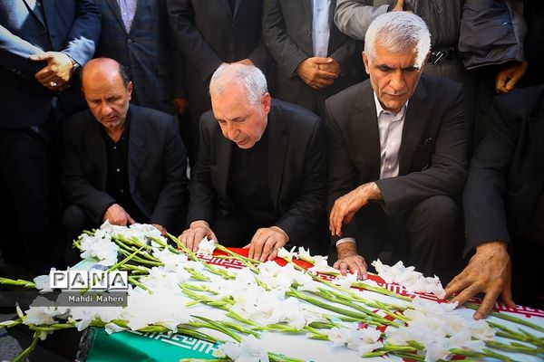 تشییع پیکر محمد رضا حافظی رئیس جامعه خیرین مدرسه ساز