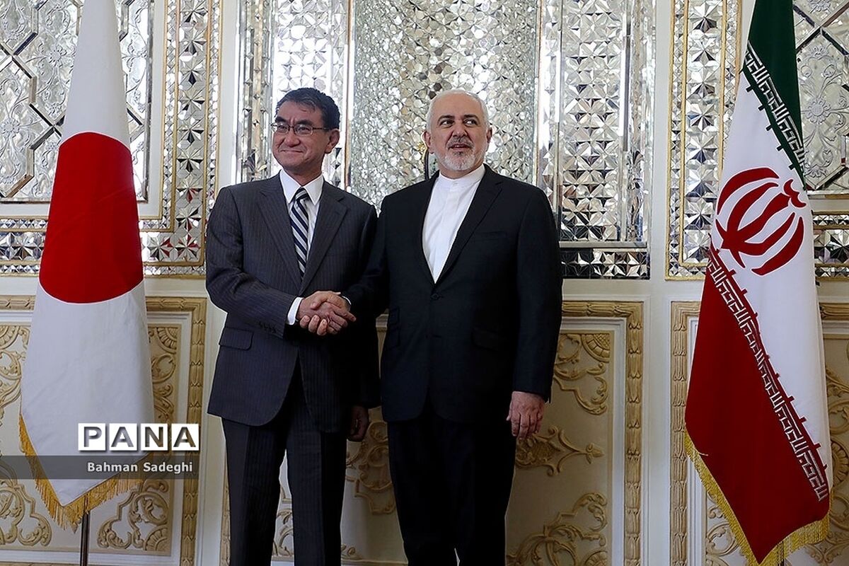 ظریف در توضیح ملاقت‌های آبه: دلیل اصلی تنش تحمیل جنگ اقتصادی به مردم ایران است