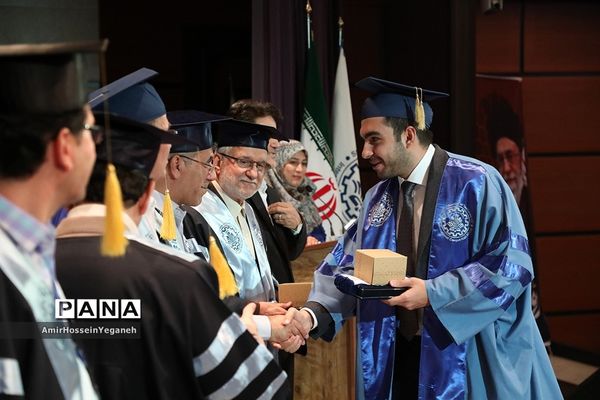 یازدهمین  مراسم دانش آموختگی دانشجویان پردیس بین الملل دانشگاه شریف جزیره کیش