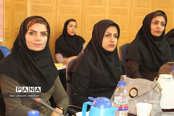 تجلیل از برگزیدگان مسابقات علمی تخصصی  و روش‌های برتر تدریس معلمان بوشهر-1