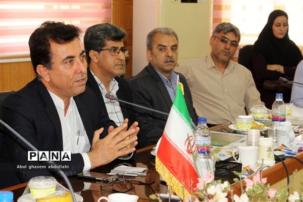 تجلیل از برگزیدگان مسابقات علمی تخصصی  و روش‌های برتر تدریس معلمان بوشهر-1