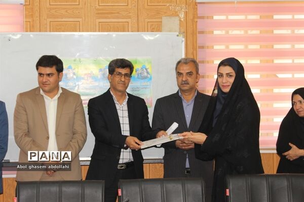 تجلیل از برگزیدگان مسابقات علمی تخصصی  و روش های برتر تدریس معلمان بوشهر-2