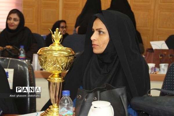 تجلیل از برگزیدگان مسابقات علمی تخصصی  و روش های برتر تدریس معلمان بوشهر-2