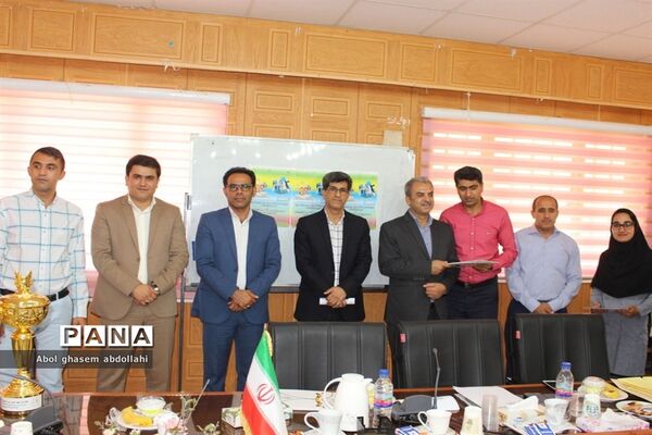 تجلیل از برگزیدگان مسابقات علمی تخصصی  و روش های برتر تدریس معلمان بوشهر-2