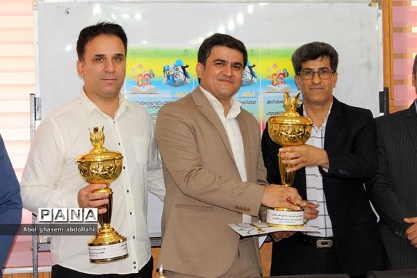 تجلیل از برگزیدگان مسابقات علمی تخصصی  و روش های برتر تدریس معلمان بوشهر-2