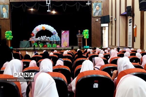 تجلیل از مقام‌آوران مسابقات فرهنگی، هنری، ورزشی دختران ابتدایی شهرستان کازرون