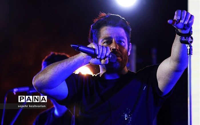 کنسرت محمد رضا گلزار در سالن میلاد