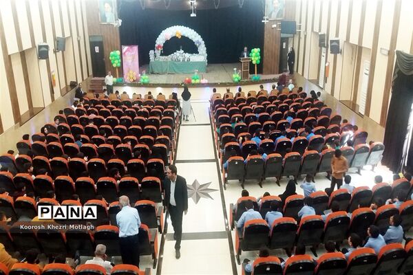 تقدیر از دانش‌آموزان مقام‌آور کازرون