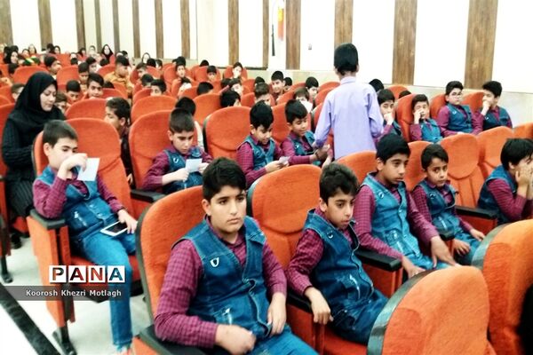 تقدیر از دانش‌آموزان مقام‌آور کازرون
