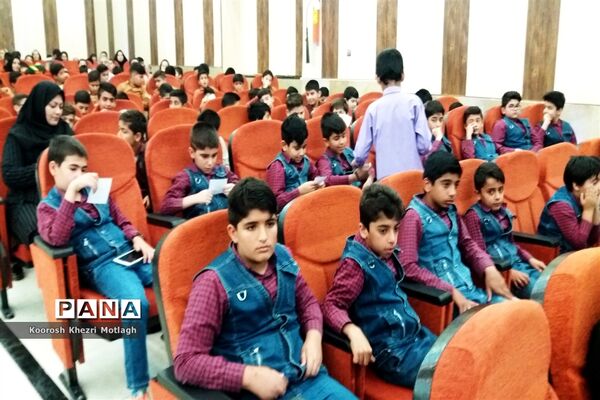 تقدیر از دانش‌آموزان مقام‌آور کازرون