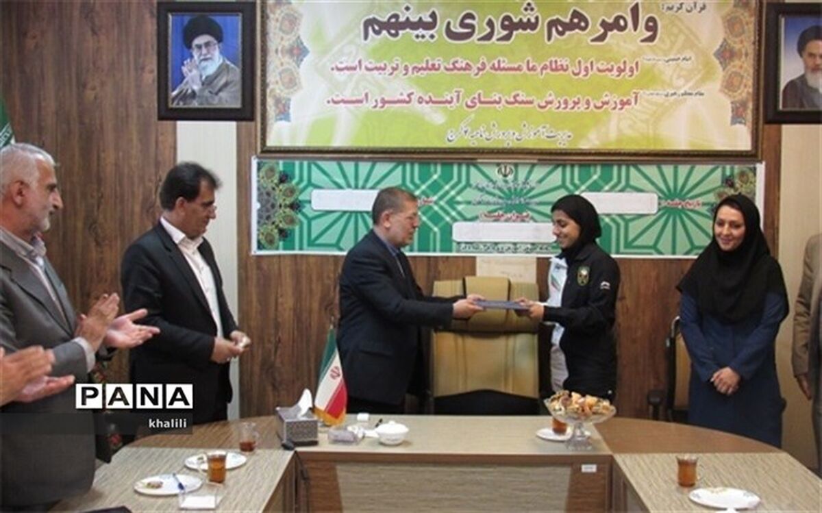 تجلیل از نایب قهرمان مسابقات جهانی تکواندو در آموزش و پرورش ناحیه 4 کرج