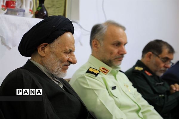 دیدار آیت الله عبادی با خانواده شهید هادی  نیرومندزاده