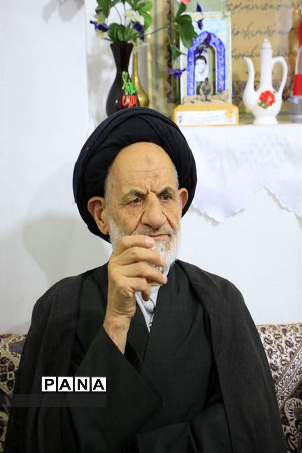 دیدار آیت الله عبادی با خانواده شهید هادی  نیرومندزاده