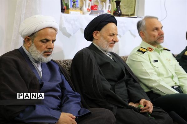 دیدار آیت الله عبادی با خانواده شهید هادی  نیرومندزاده