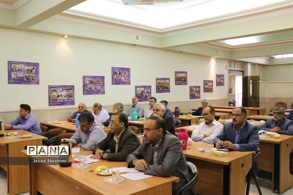 نشست ارزیابان لباس فرم مدارس خراسان رضوی