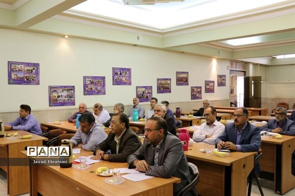 نشست ارزیابان لباس فرم مدارس خراسان رضوی