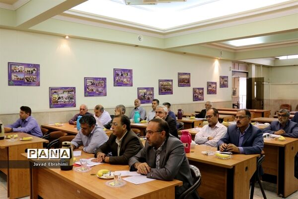 نشست ارزیابان لباس فرم مدارس خراسان رضوی