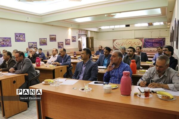 نشست ارزیابان لباس فرم مدارس خراسان رضوی